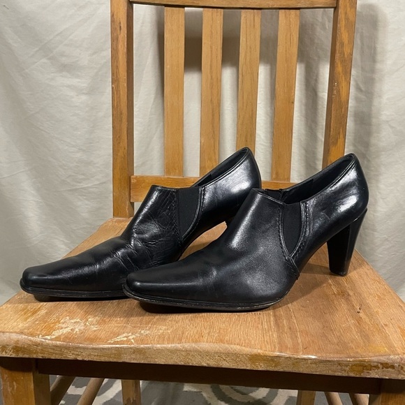 Women's Stuart WEITZMAN Black Pointed Toe Ankle Booties size 12 - Picture 3 of 11